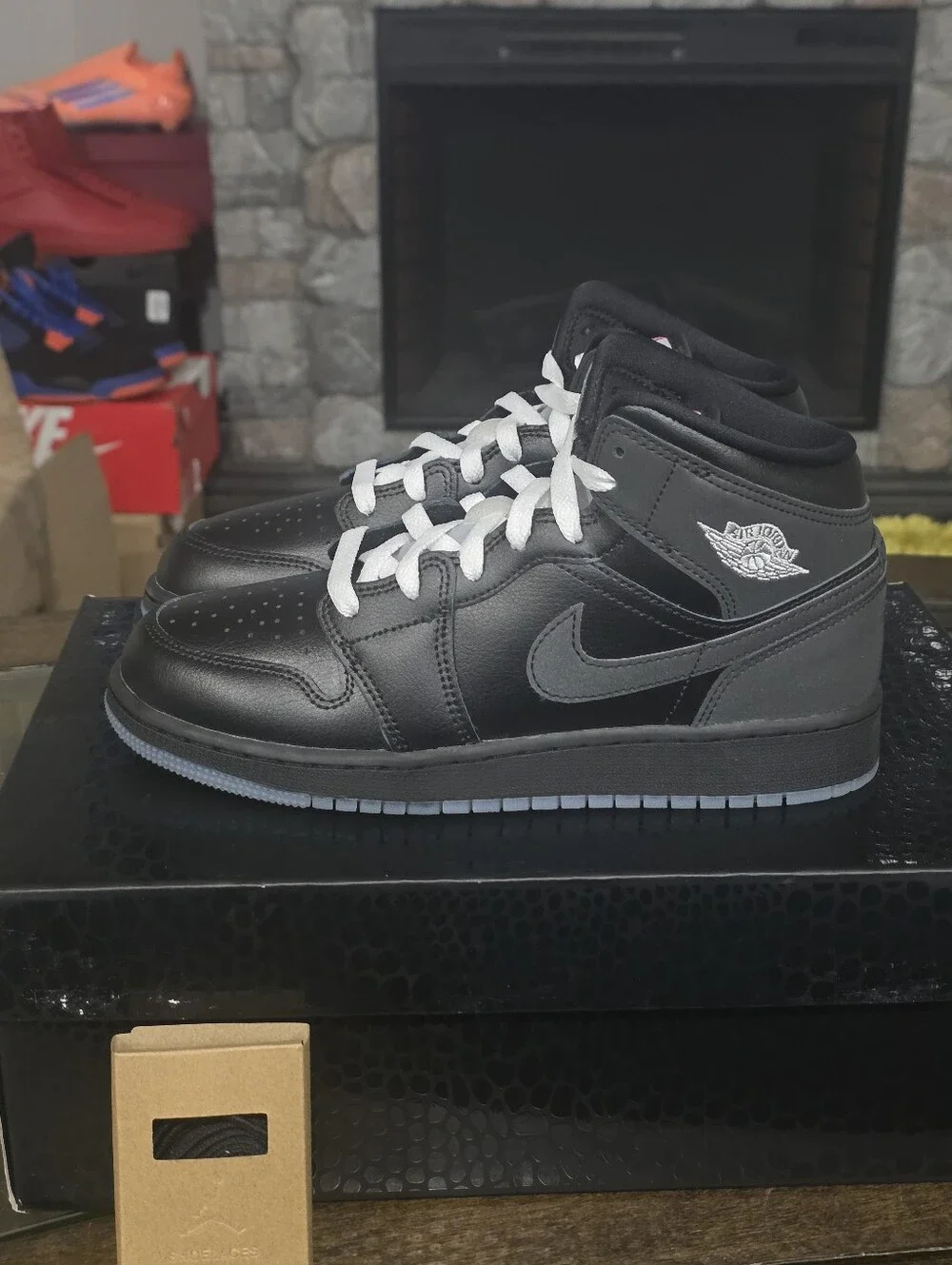 Nike Air Jordan 1 Mid SE Black Metallic Reimagined GS